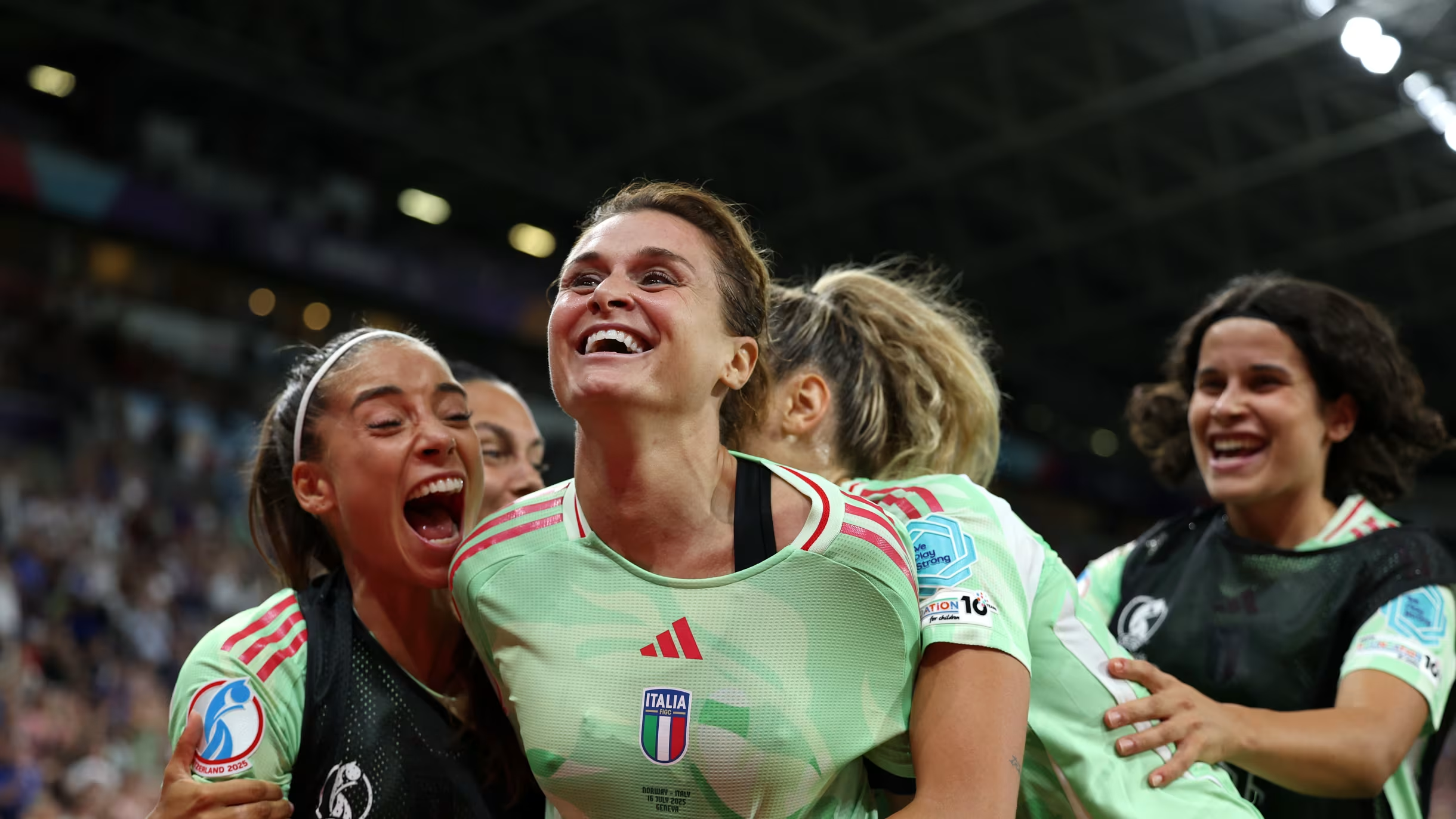 意大利杯赛程吃紧，曼联今夜更衣室发声，悬念犹存，团队化学反应显著(曼联联赛杯赛程表)