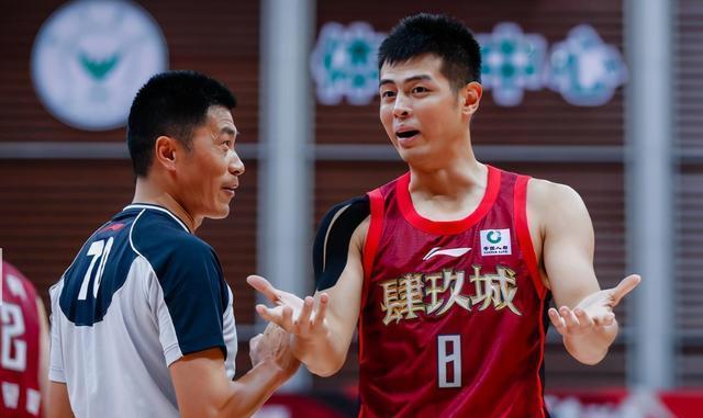 北京首钢迎意甲关键赛,集结日复出首秀,管理层满意,团队化学反应显著 北京首钢迎意甲关键赛,集结日复出首秀,管理层满意,团队化学反应显著