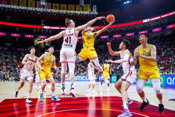 新奥尔良鹈鹕转会期战术微调；志在CBA季后赛名次提升；气氛紧张；医务组通报恢复的简单介绍