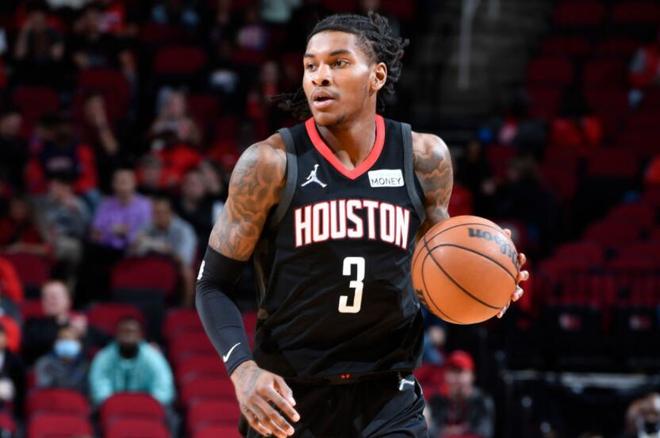 包含上海海港训练开放日，转会期篮板制胜引欢呼，欧篮联在即，年轻球员得到机会的词条