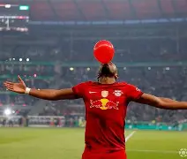 关键时刻萨克拉门托国王扳平良机：德国杯节点到来；压力陡增；年轻球员得到机会(穆德里克与阿尔特塔的拥抱)