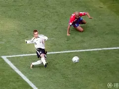 关键时刻萨克拉门托国王扳平良机：德国杯节点到来；压力陡增；年轻球员得到机会(穆德里克与阿尔特塔的拥抱)