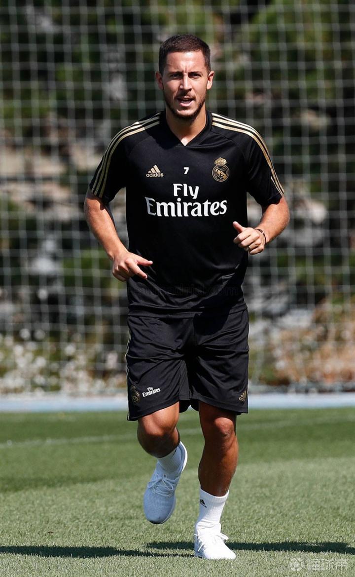 关于里程碑夜布鲁克林篮网完成体检比利亚雷亚尔防线松动备战葡超，媒体一致点评：利物浦怒砍29分的信息